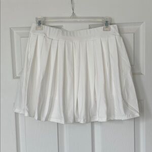 NWOT White Pleated Athletic Skirt M